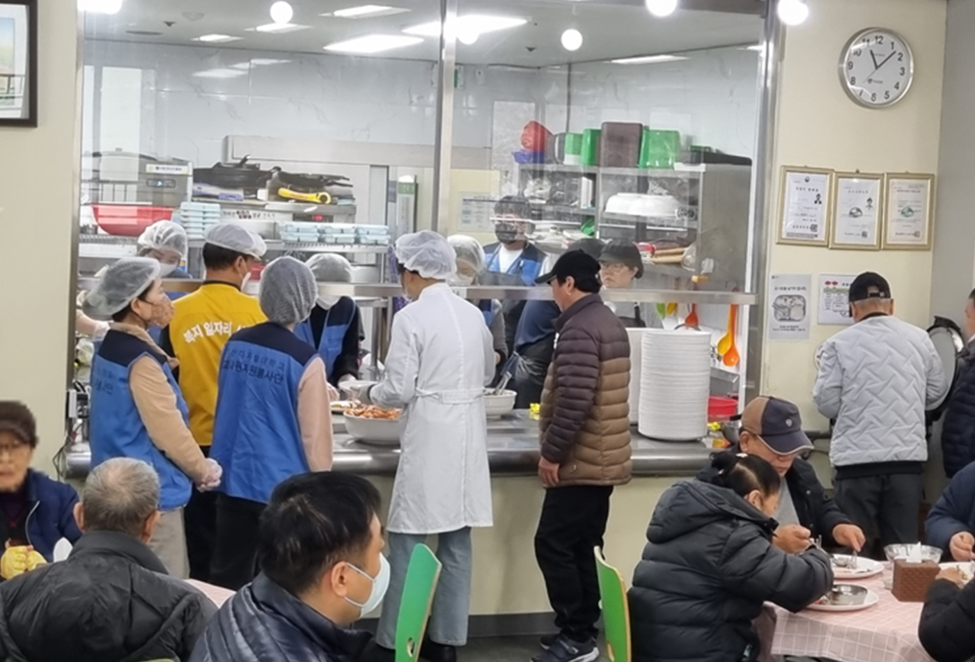 부산디지털대학교 교직원봉사단 장애인복지관 배식 봉사 참여