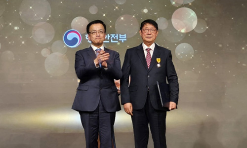 선배시민봉사활동과 기부 선행 실천으로 국민추천포상에 선정